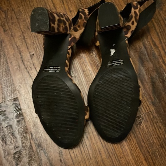 Animal print low heel new size 10 - Picture 2 of 3